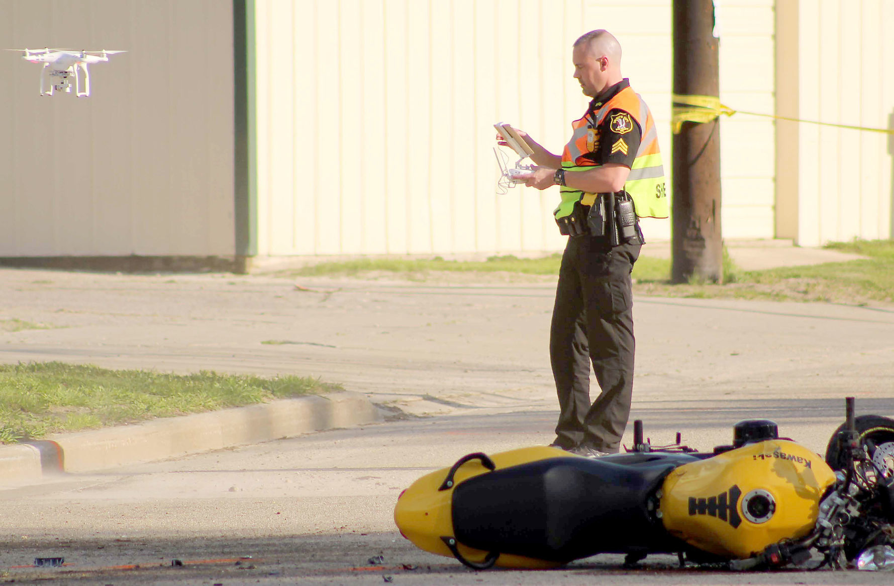 Police investigate crash with motorcycle (copy)